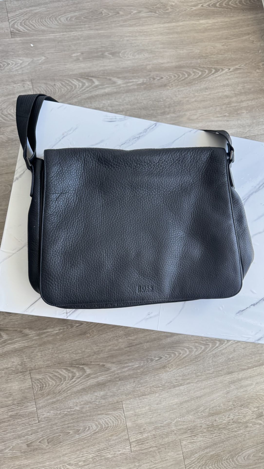 HUGO BOSS Leather Men Messenger Crossbody Shoulder Bag For Laptop
