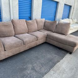 Sectional Couch 🛋 Very Nice 