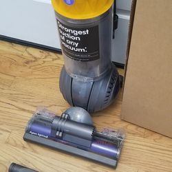 New Cond DYSON ANIMAL VACUUM CLEANER  , WORKS EXCELLENT  ,AMAZING POWER SUCES  , 