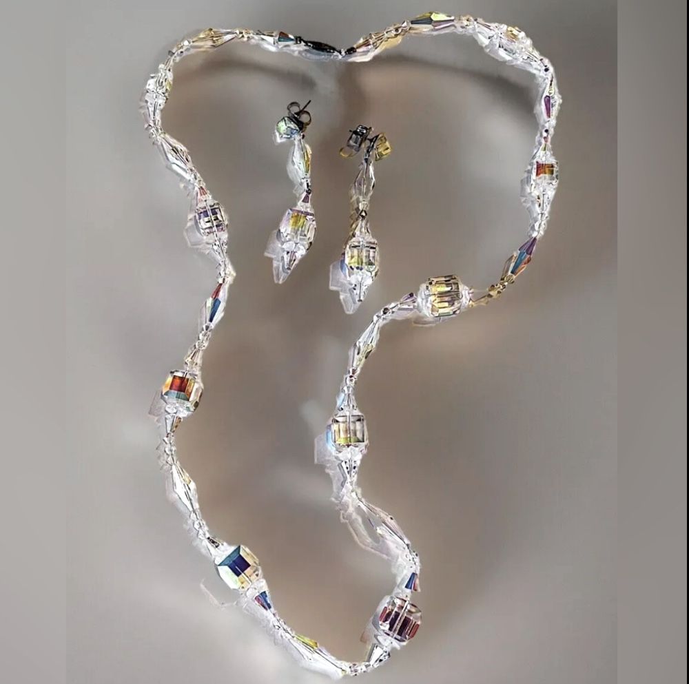 VINTAGE AB CRYSTAL GEOMETRIC FACETED BEAD NECKLACE and EARRING SET SQUARE 27”