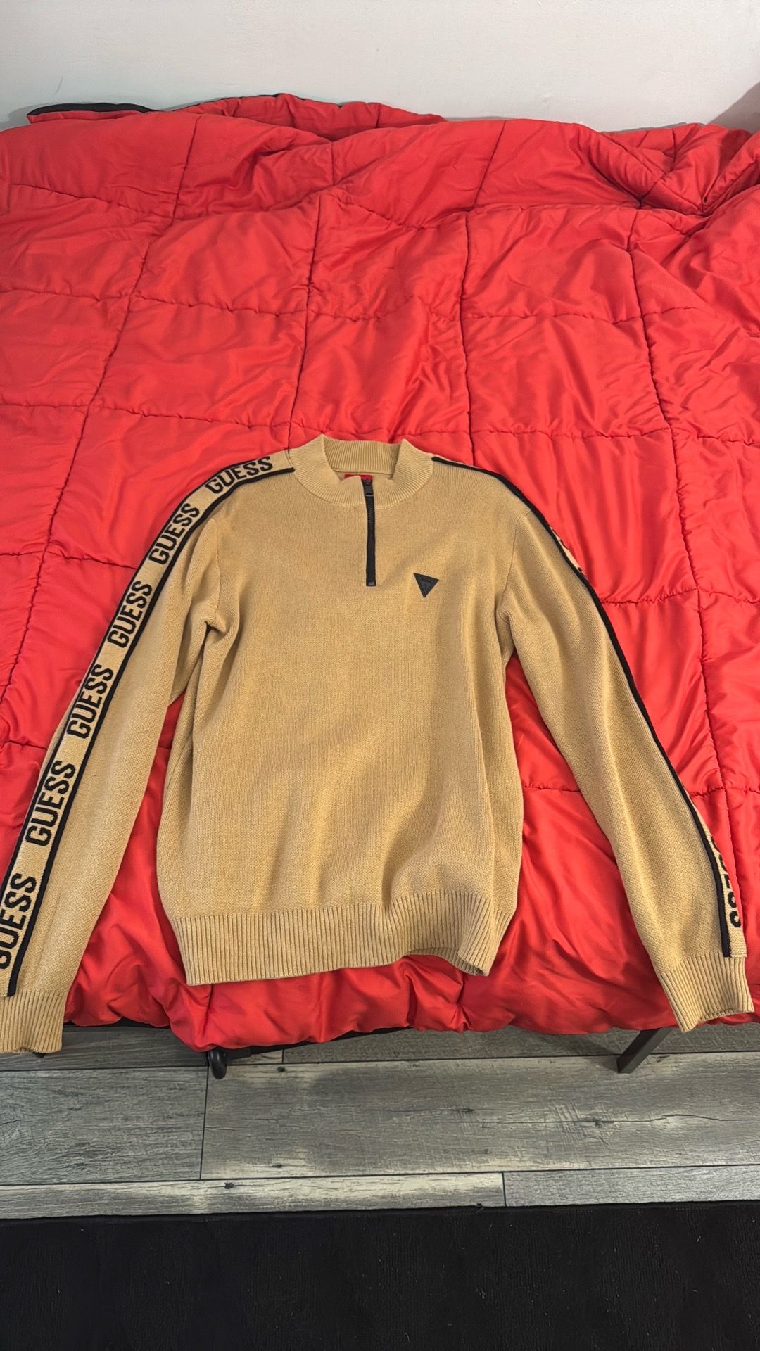Men’s Guess sweater