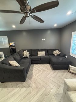 U sofa sectional.  Sofa en U