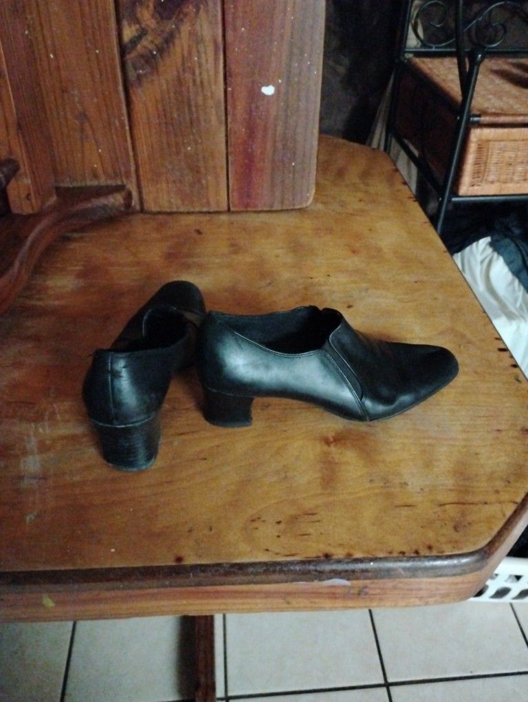 Women's Shoes Size 9