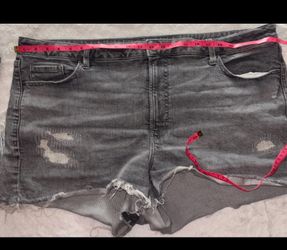 Ladies old navy high rise of straight grey jean shorts size 22