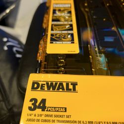 new dewalt 34pc 1/4 3/8 drive socket set