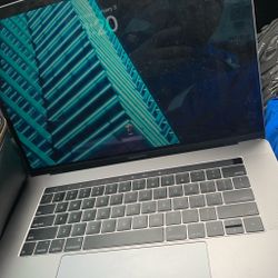 MacBook Pro 2018 15 Inch