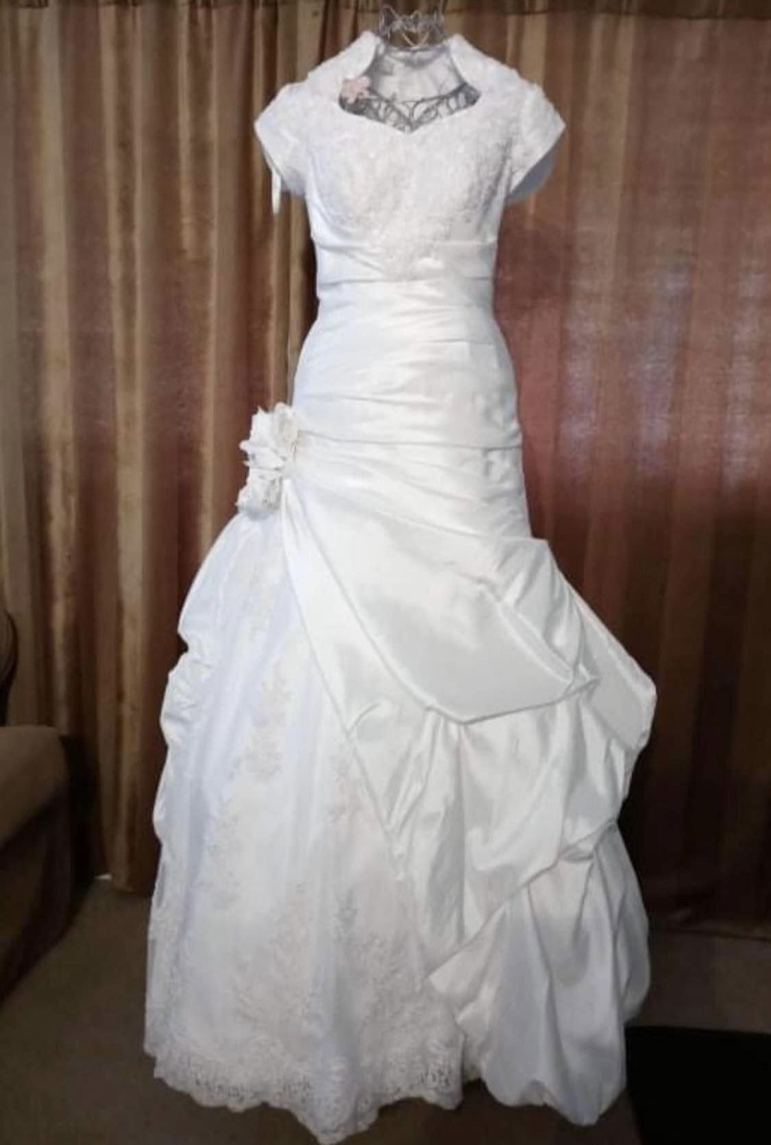 Wedding Dress size 6 bouquet white Crystal Pearl Bridal Weddi..