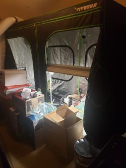 8x4 Grow Tent, Ideal Air Ac, Ge Dehumidifier, Multiple Fans, Air Filter with hose, Hanna Handheld Ph & Ppm & Ms/cm, General Hydroponics line of chemic