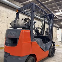 TOYOTA M8 forklift,6600 lb, 3 stage, side shift 