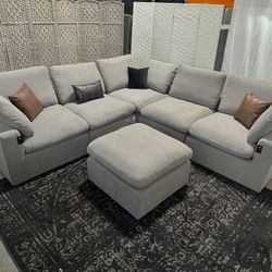 BRAND NEW 6-Piece Sectional (Free Delivery)