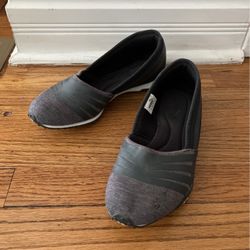 Puma Slip Ons (Size 8)