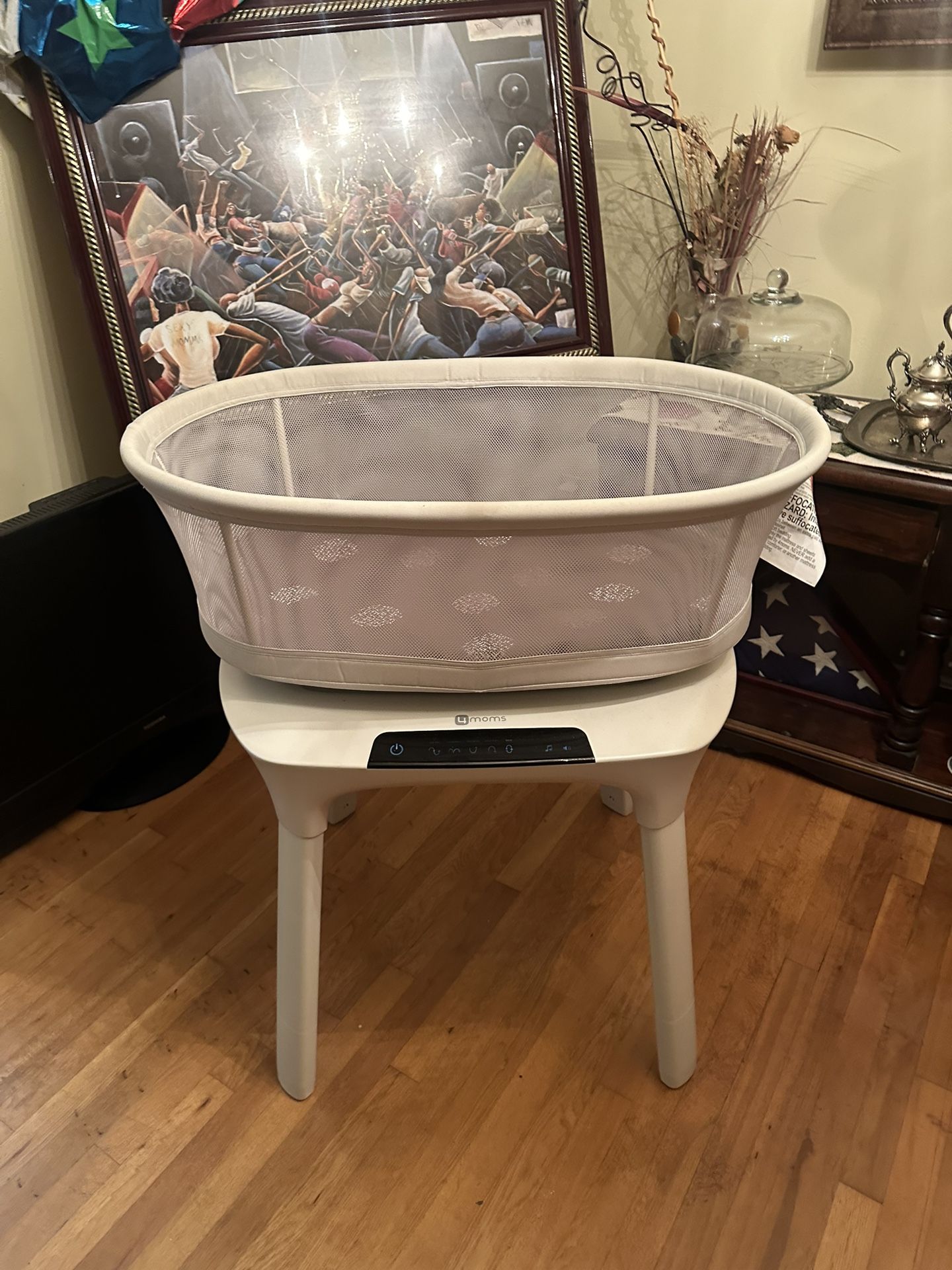 4moms Mamaroo Sleep Bassinet Calms and Soothes - White