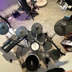 Yamaha 10 Piece Electronic Drum kit (READ DESCRIPTION)