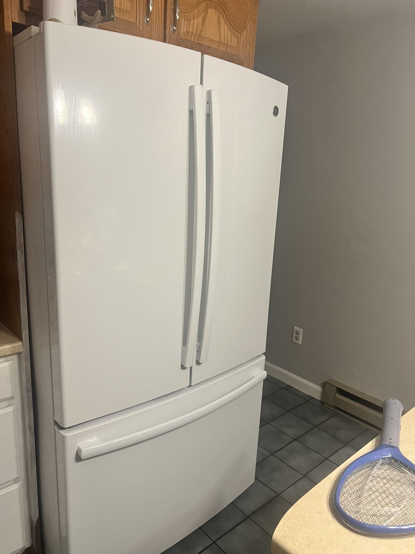 GE fridge For Sale