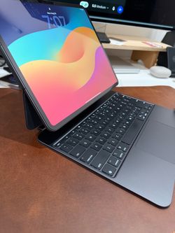 M4 iPad Pro 13” 256GB WiFi + Cellular with Apple Magic Keyboard