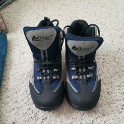 DENALI.  Woman Hiking Boot