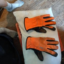 Gloves 