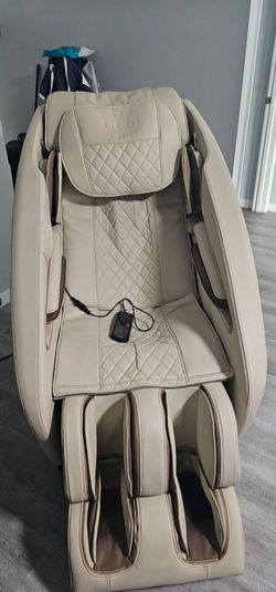 Like new Titan Massage Chair