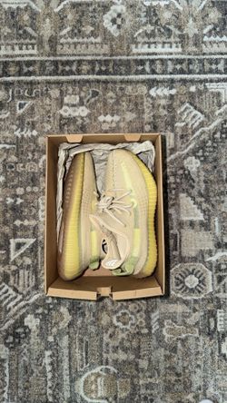Yeezy size 6 men brand new