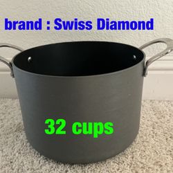 Stock pot  (32 cups . No  lid)  -  $20