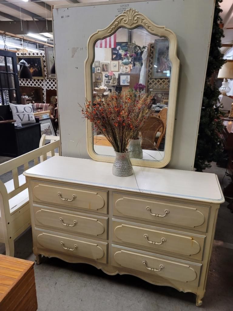 Henry Link Dresser W/Mirror for Sale in Conyers, GA OfferUp