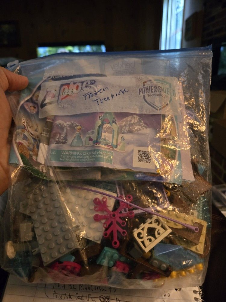 3 Frozen 2 Sets Of Legos
