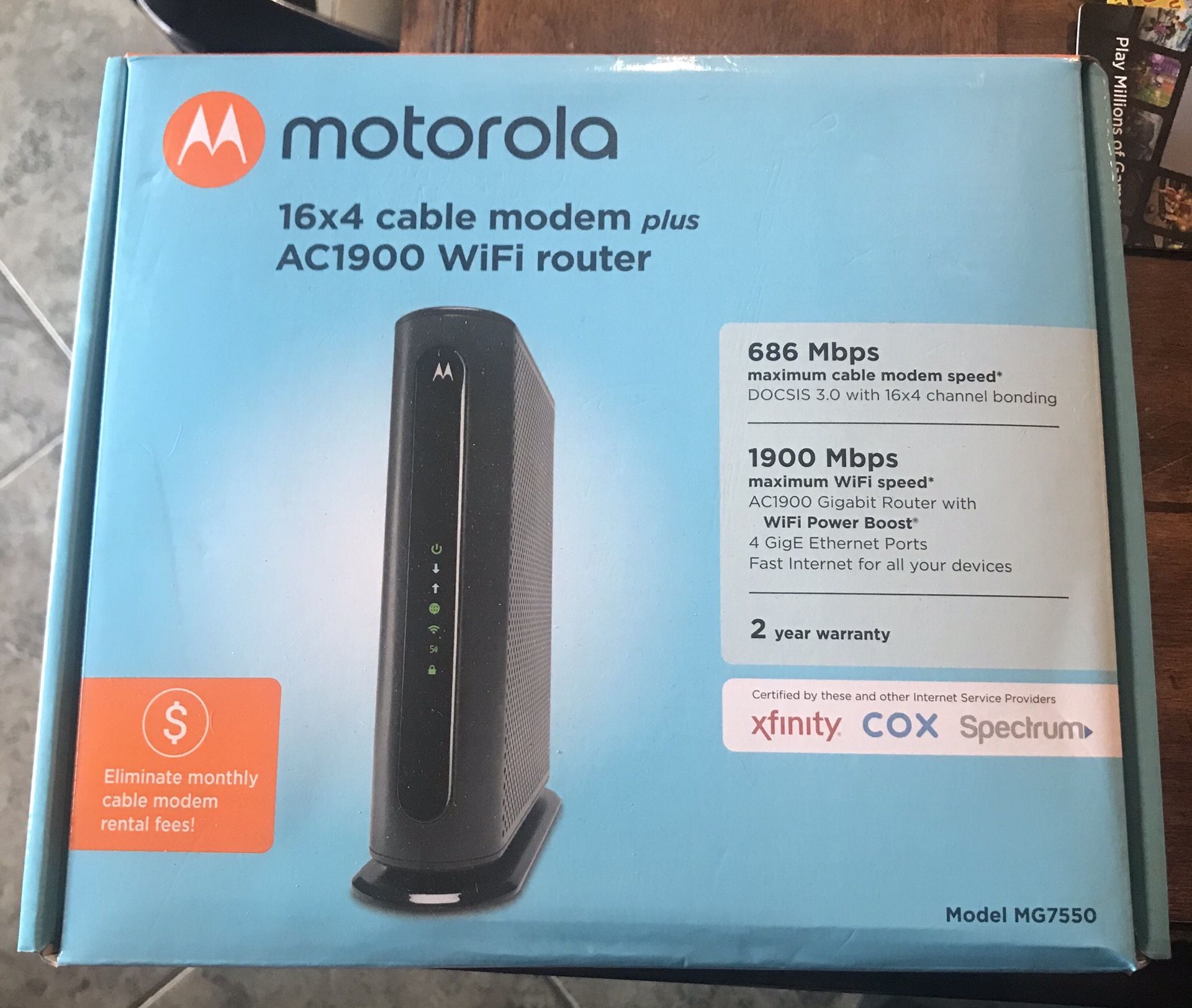 Motorola - Dual-Band AC1900 Router with 16 x 4 DOCSIS 3.0 Cable Modem