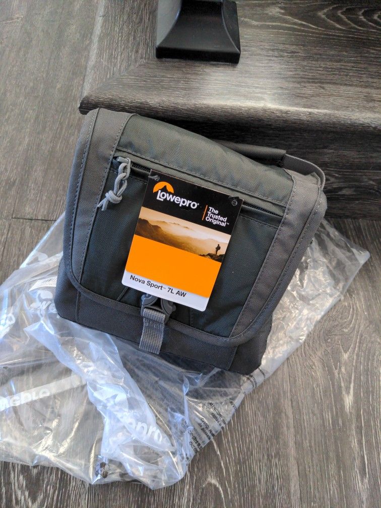 Lowepro Nova Sport 7L AW - DSLR Camera Case