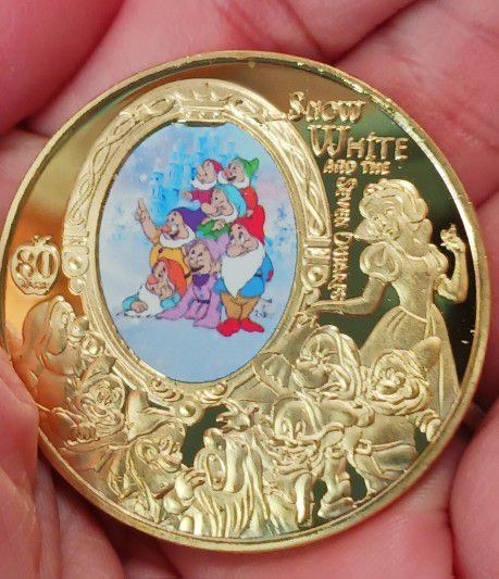Disney, Snow White And The Seven DwarfCommermorative 🪙  Mint Limited, Composition 99.99% Pure 24kt Gold Foil Uncirculated,  Wt. 29 Approx. Diam 39mm 