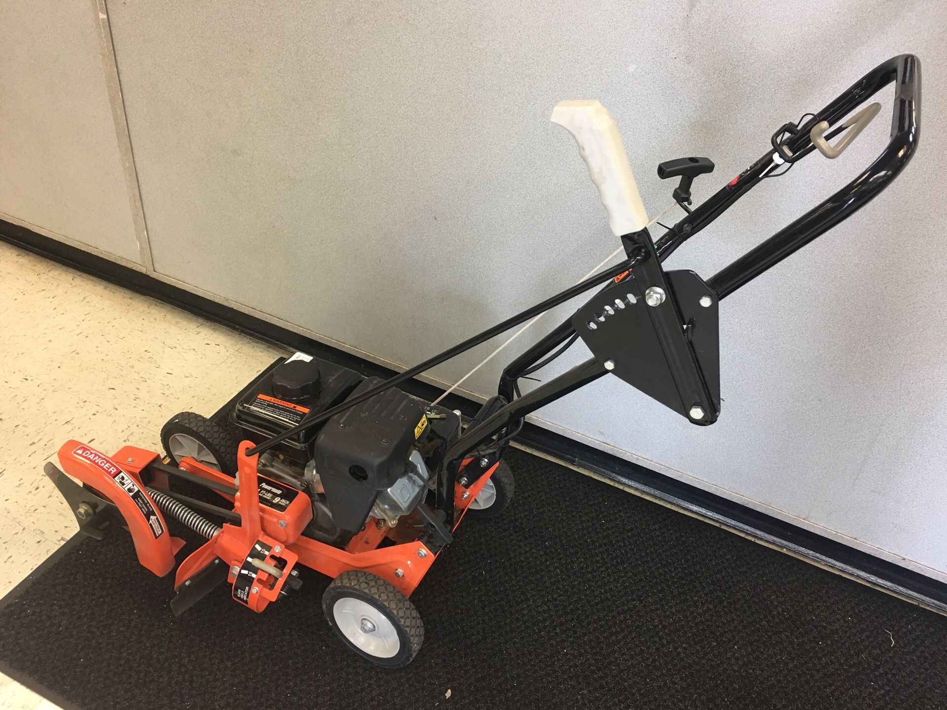 Powermate Lawn Edger 3.1 9inch Blade Gas Powered