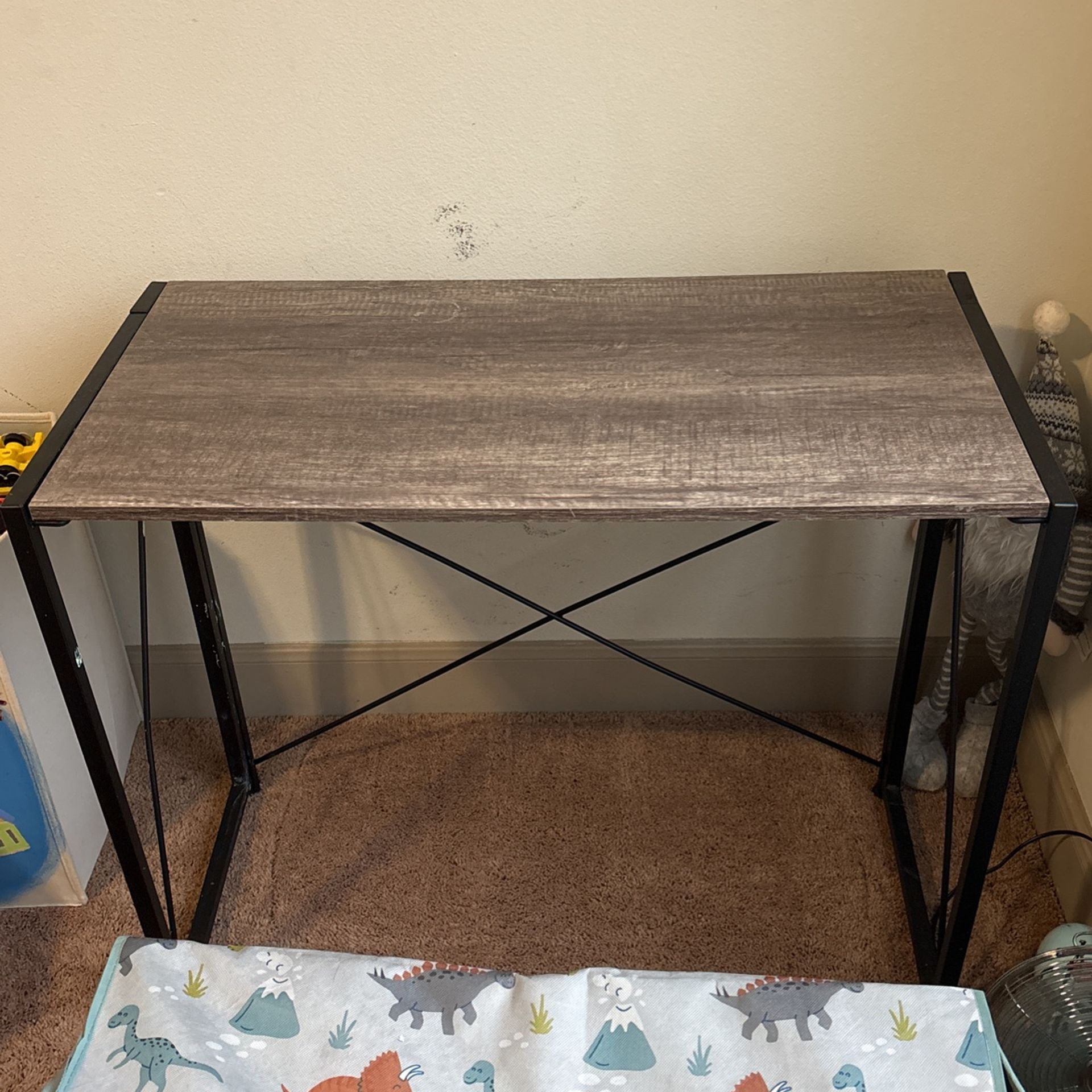 Desk / Tv Stand.