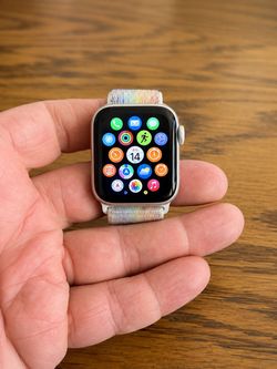 Apple Watch SE 3 – 40mm GPS + Cellular – Like New – $210