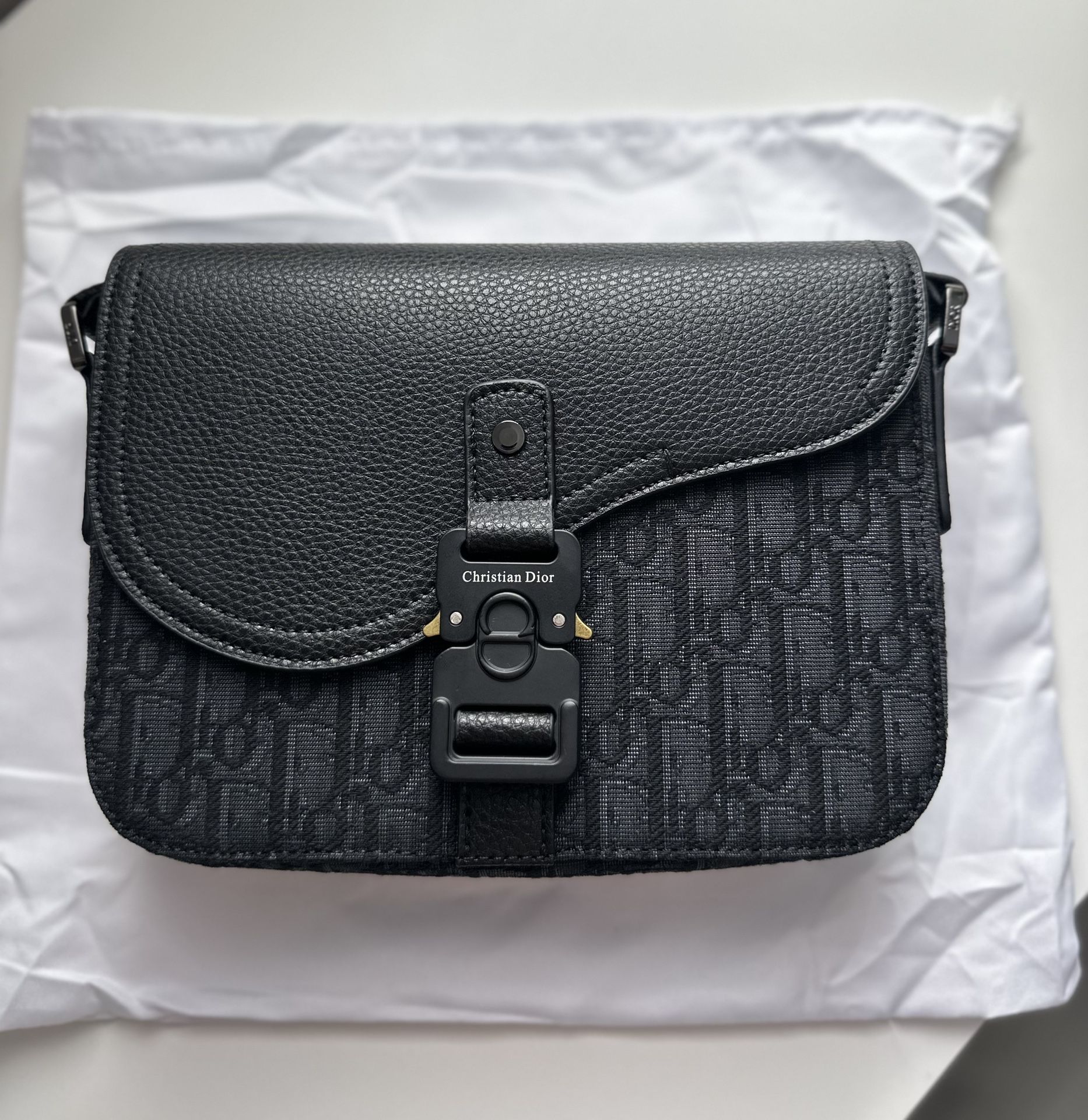 Small Saddle Messenger Bag with Flap 1:1