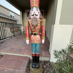 6’ LED ANIMATED NUTCRACKERS 