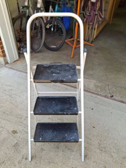 3-Step Folding Step Ladder
