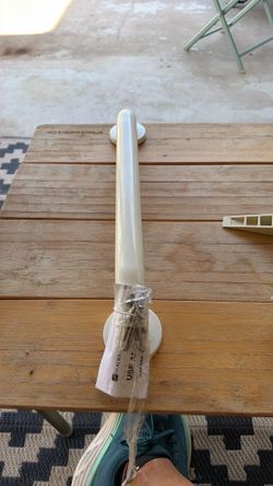 Glacier bay glossy white grab bar 18”