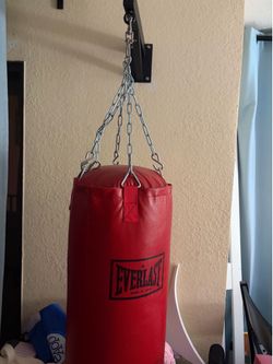 Boxing bag with hanger