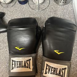 Boxing Gloves 🥊