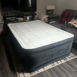 Intex 22" Queen Comfort Plush High Rise Durabeam Airbed Mattress with Built-In Pump