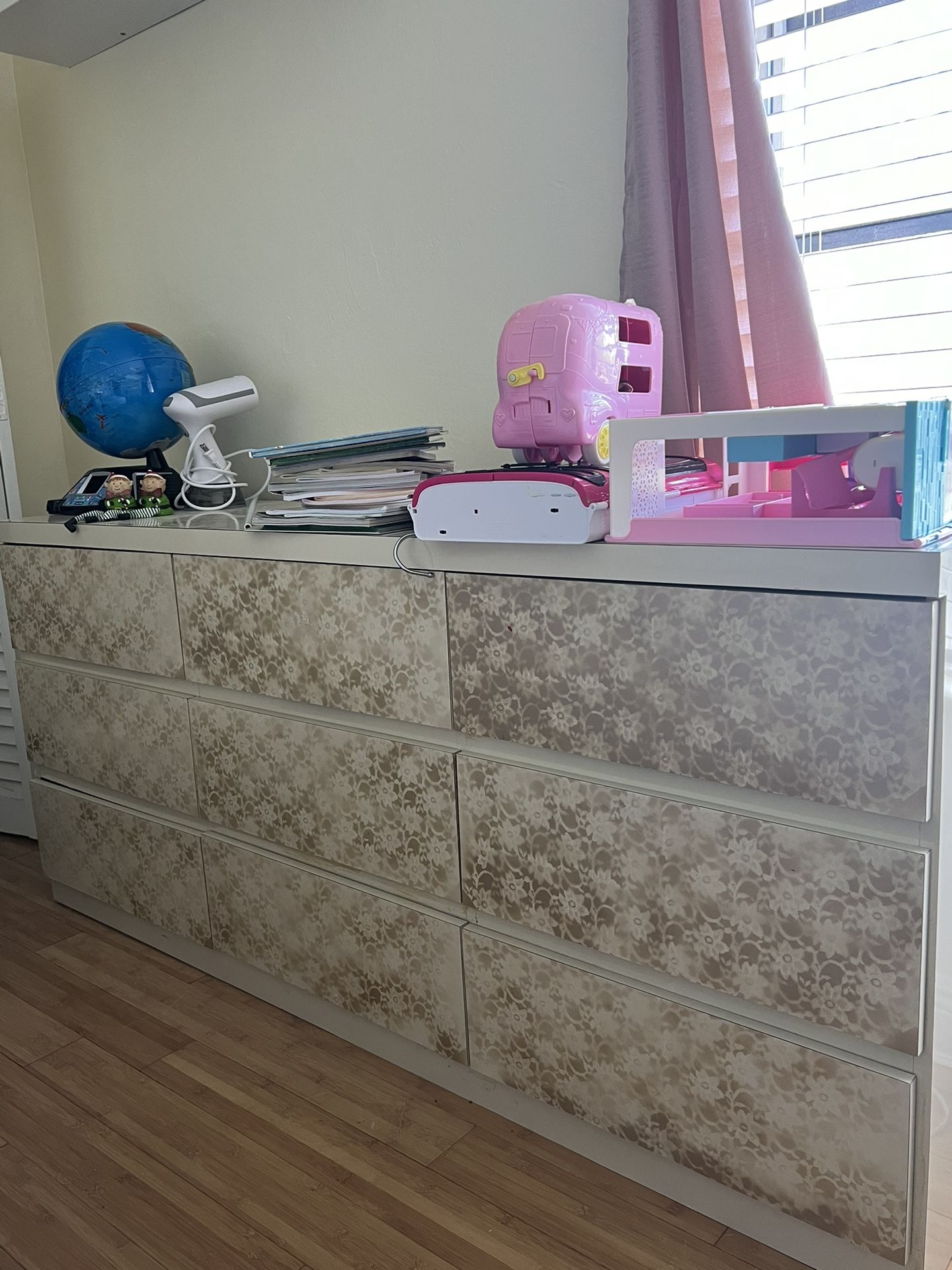 Dresser and 2 nightstands