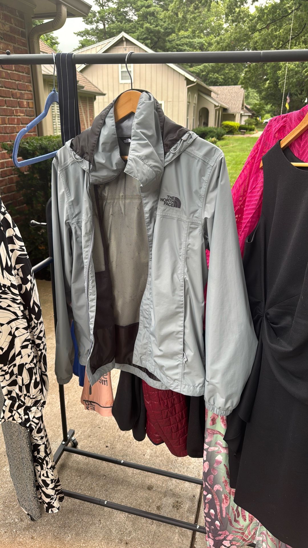NORTH FACE WINDBREAKER