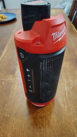 Milwaukee Bluetooth Jobsite Speaker