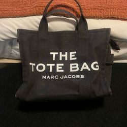 Marc Jacobs - The Tote Bag 