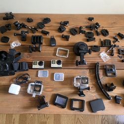 2 gopro hero 4 blacks and acesories 