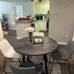 Round Dining Table With 4 Chairs