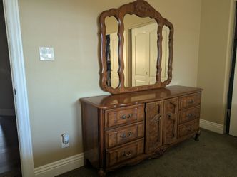 Giving away a beautiful wooden bedroom furniture set for FREE!