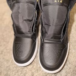 Air Jordan 1 Mid Black Metallic Gold