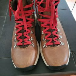 Danner Mountain 600 Boots, Saddle Tan.
