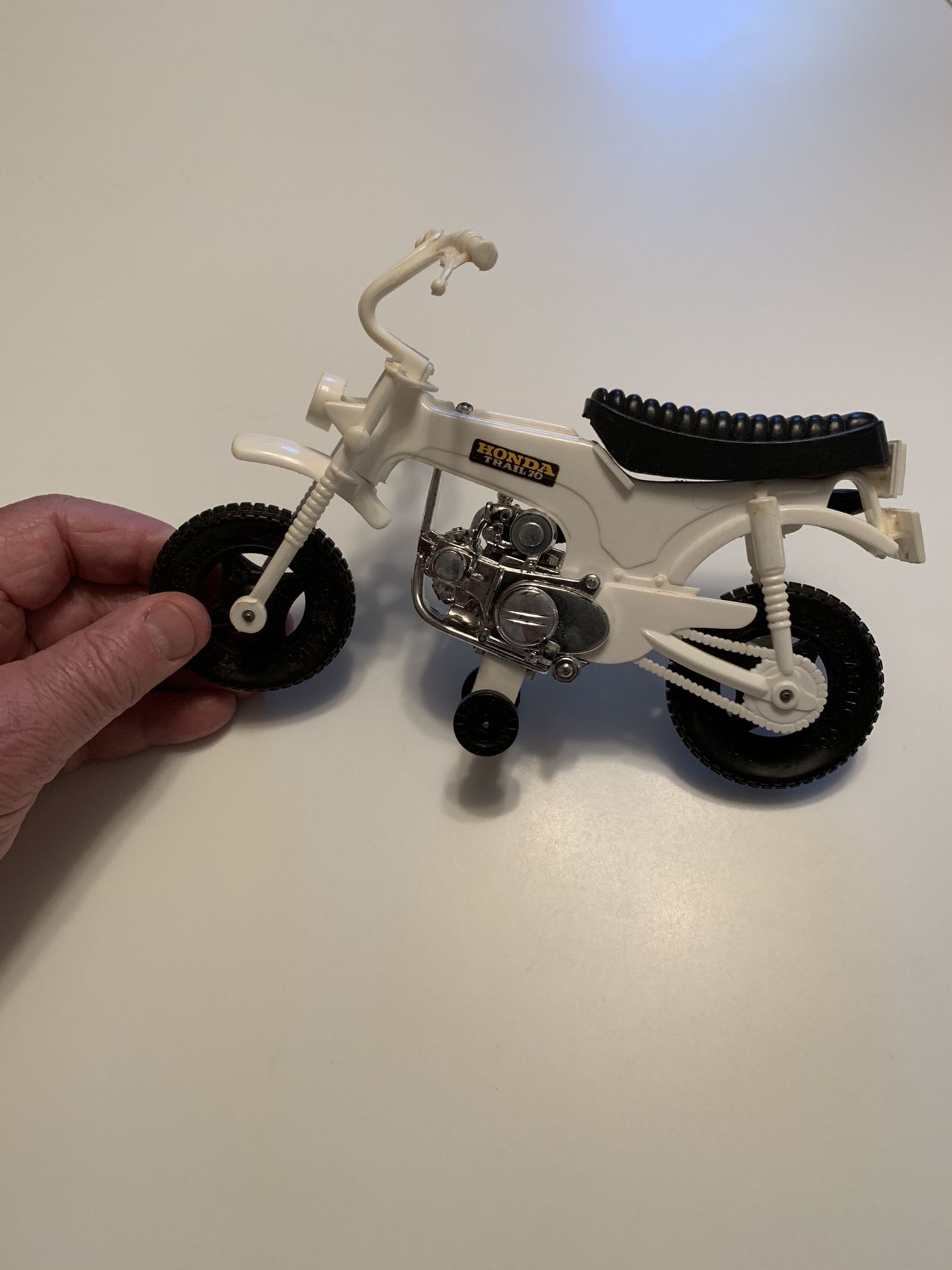 8.5” X 5.5” Vintage TOY PLASTIC HONDA TRAIL 70 White Motorbike Complete