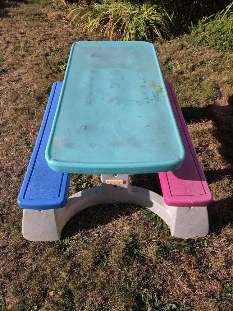 PENDING Kids Fisher Price Picnic Table